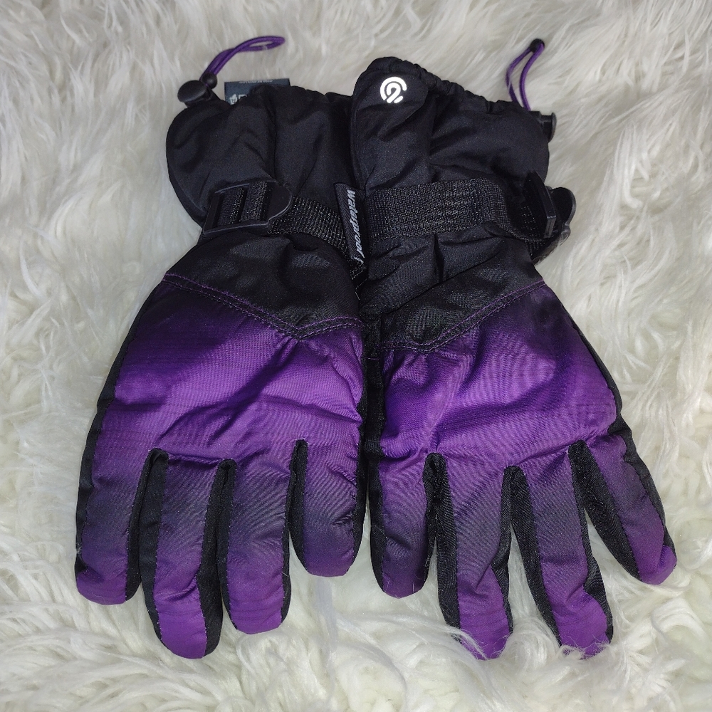 C 9 by Champion women's snow gloves.